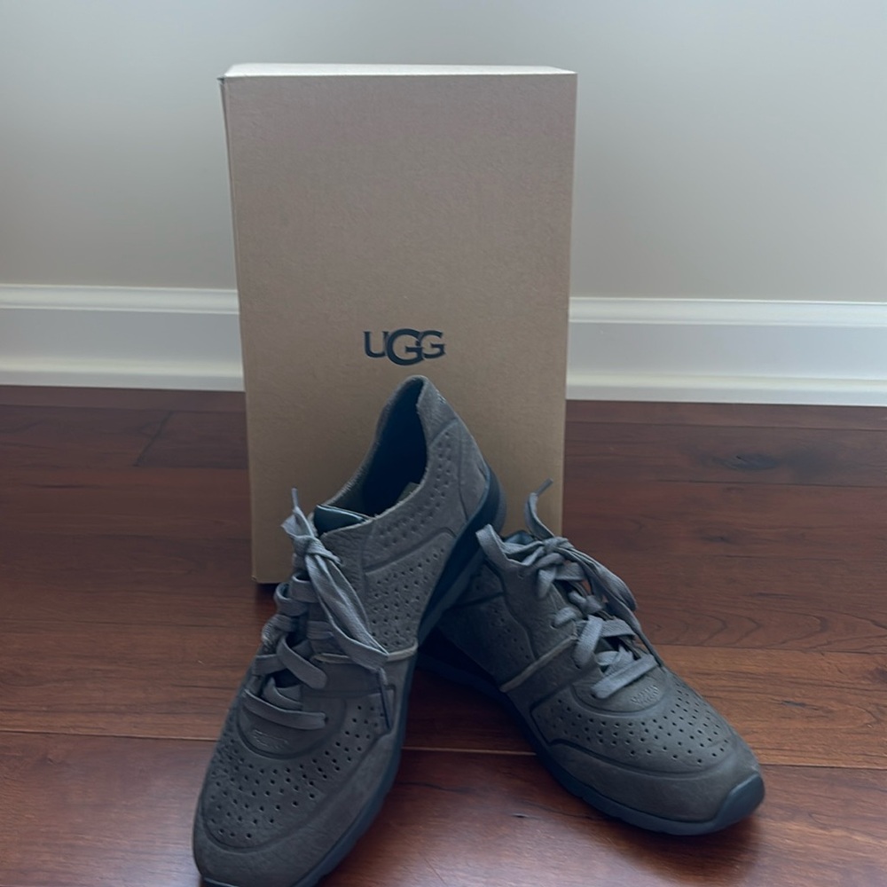 New in box UGG treadlite leather charcoal tie sneaker size 7